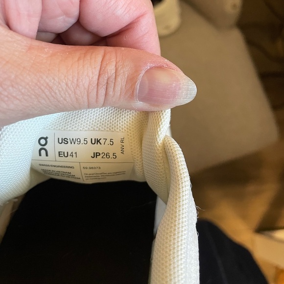 ON CLOUD- Cloud 5 Waterproof white , size 9.5 - Picture 6 of 6